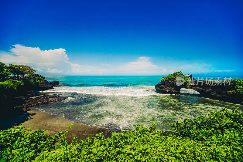 Tanah Lot寺庙，巴厘岛，印度尼西亚宽角视图